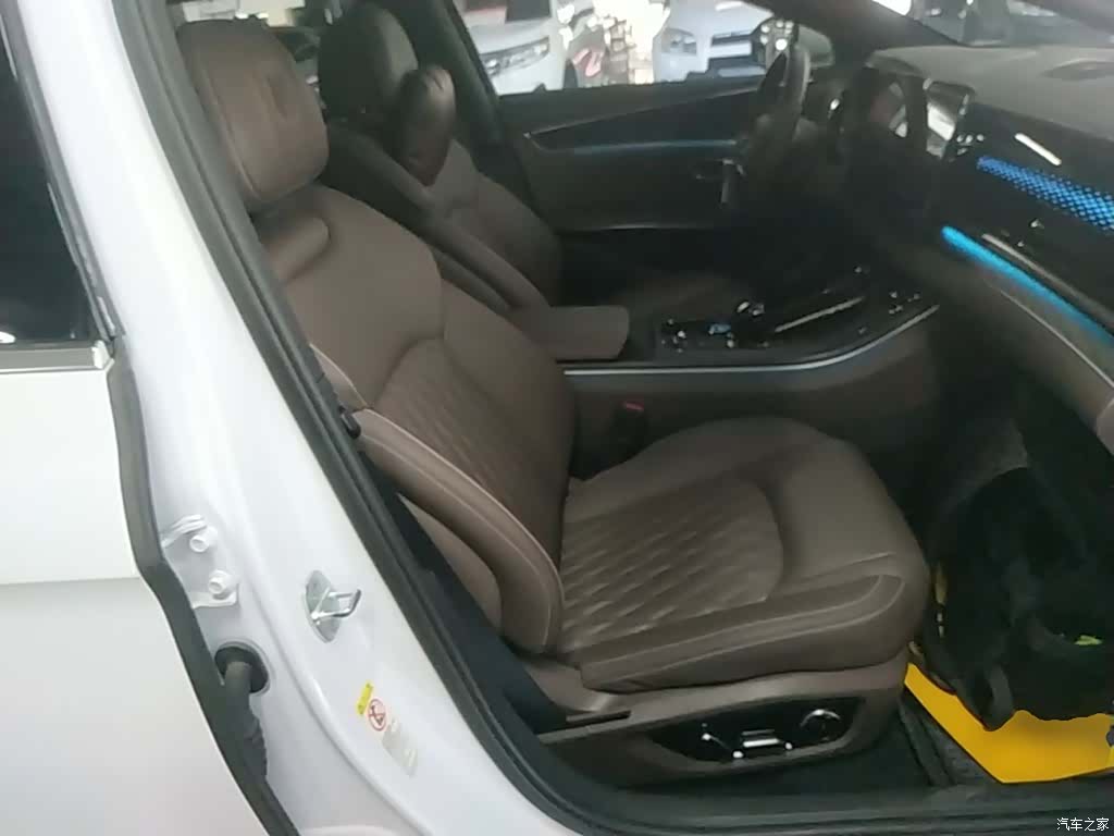 BYD Han, 2022 25