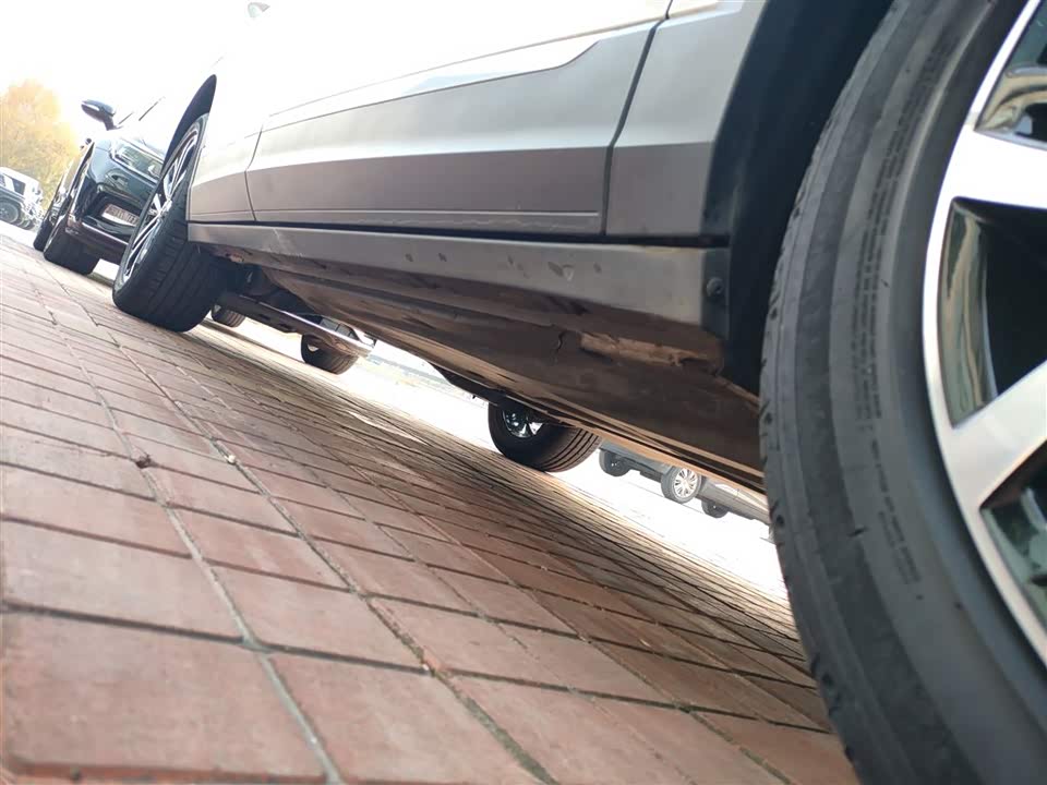 Volkswagen T-ROC exploring Songs