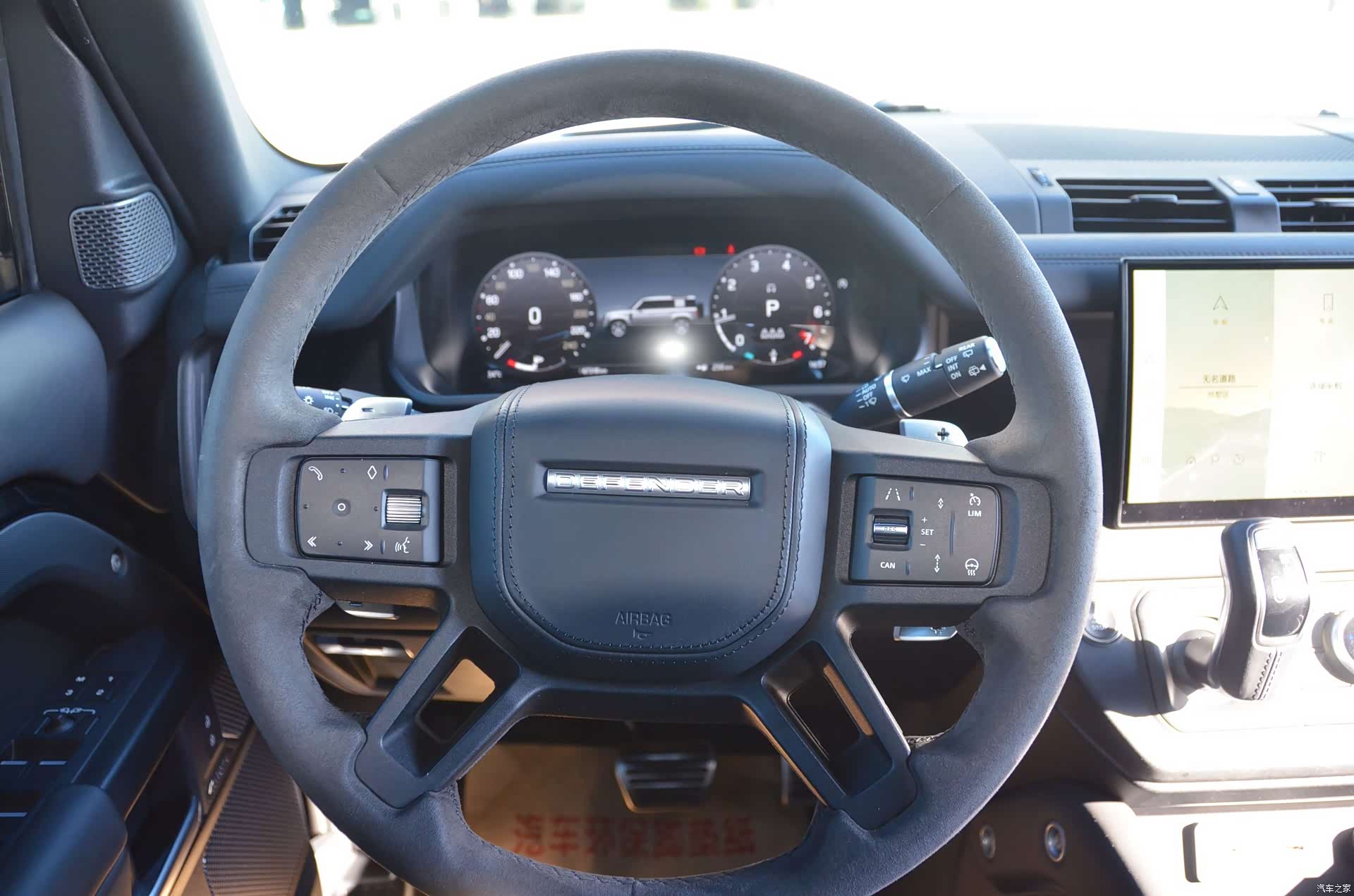 Land Rover Defender, 2023 12