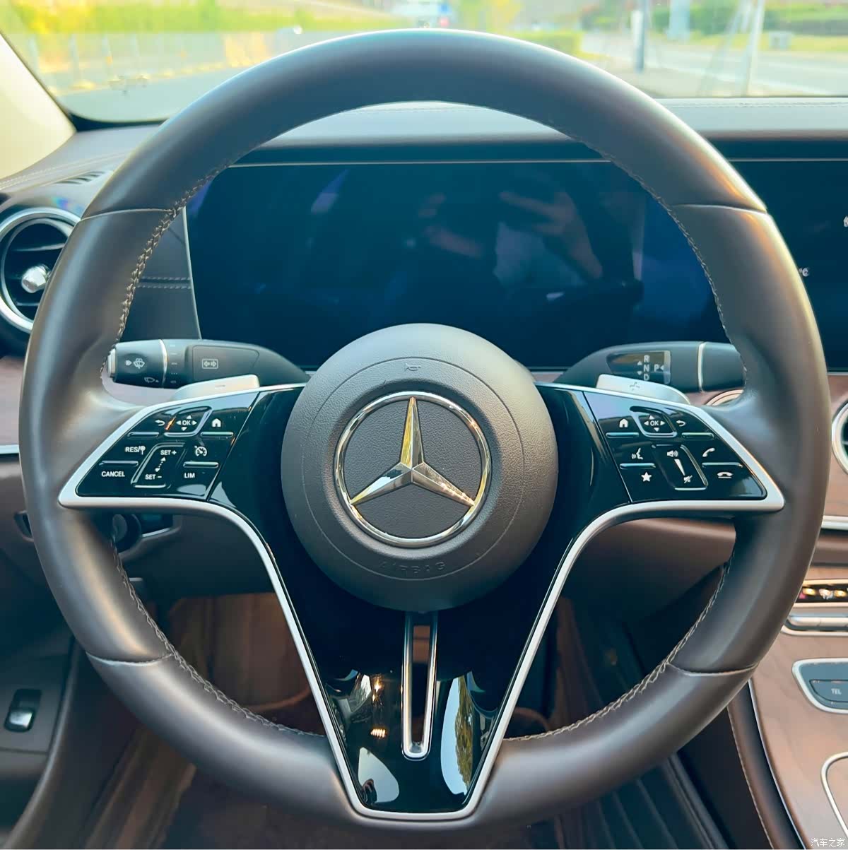 Mercedes-Benz E-Class, 2023 12