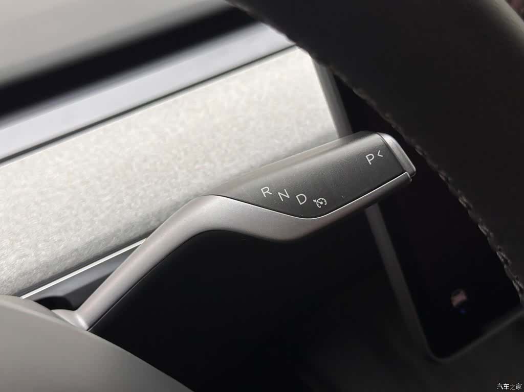 Tesla Model Y, 2023 18