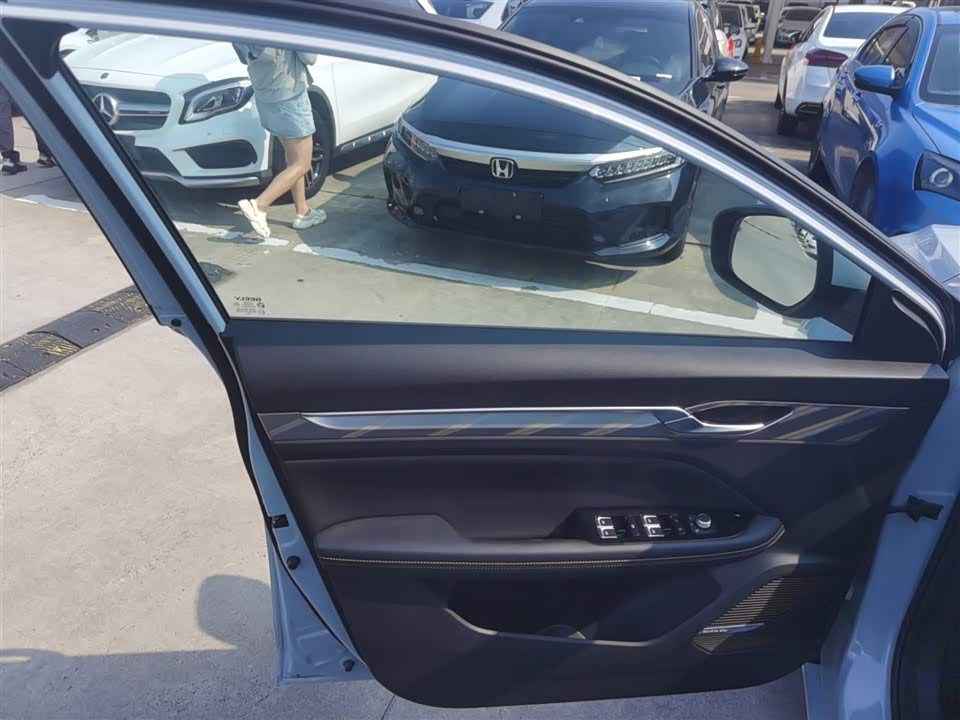 Geely Emgrand L HiP Geely Emgrand L HiP