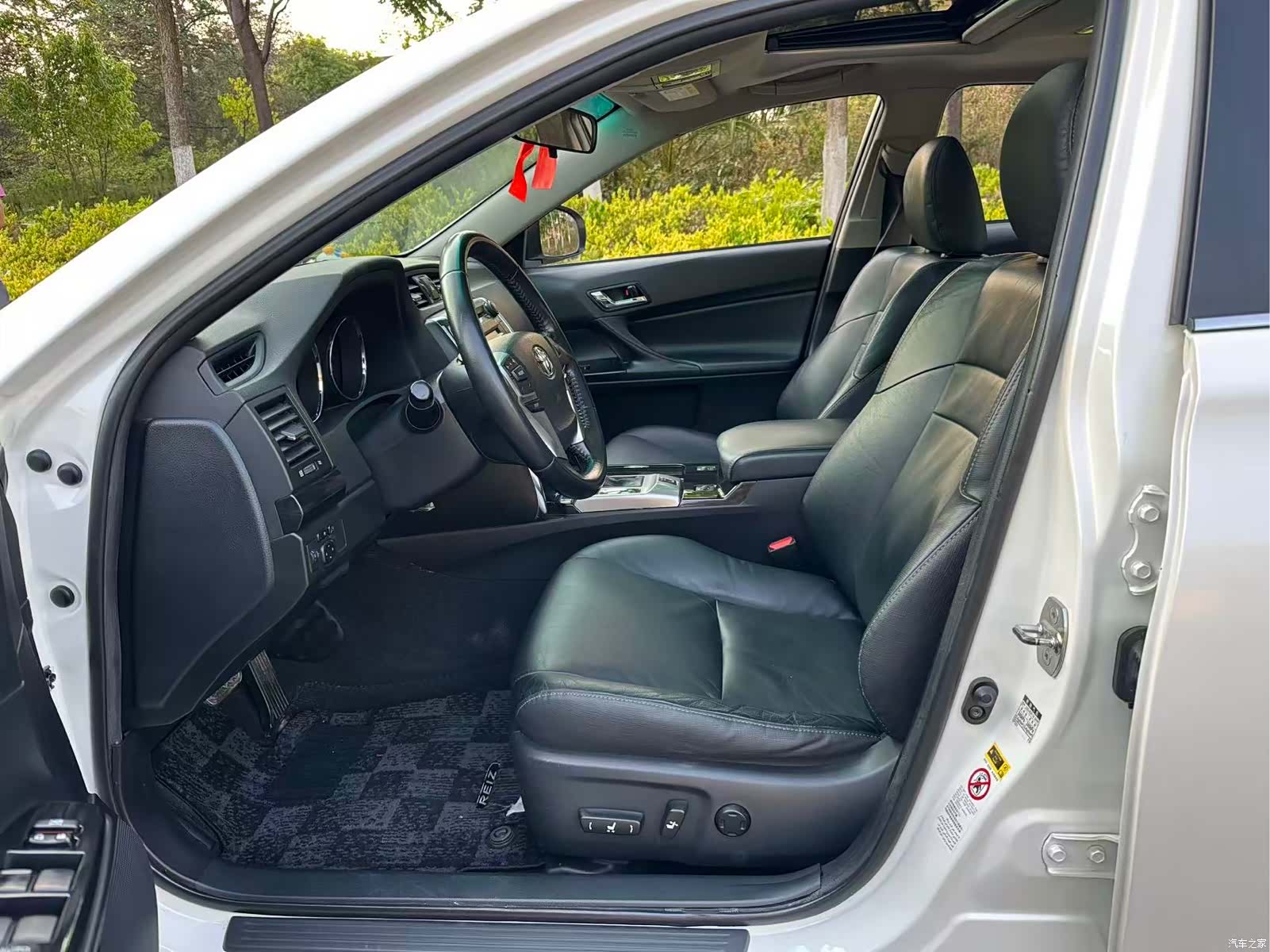 Toyota 2.5V, 2013 6