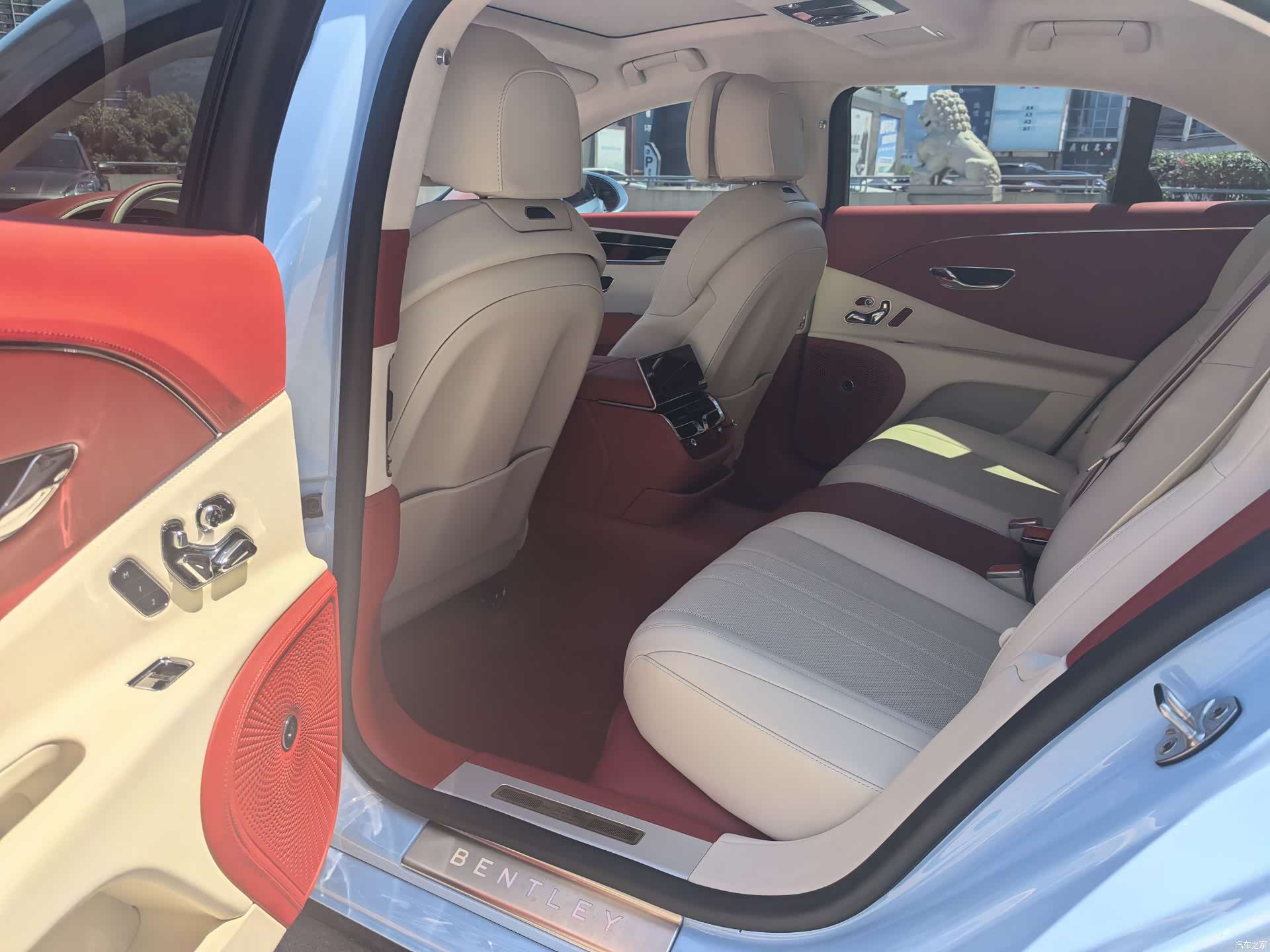 Bentley Flying Spur, 2023 15