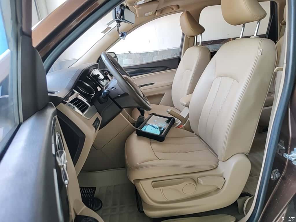 Wuling 730, 2016 15