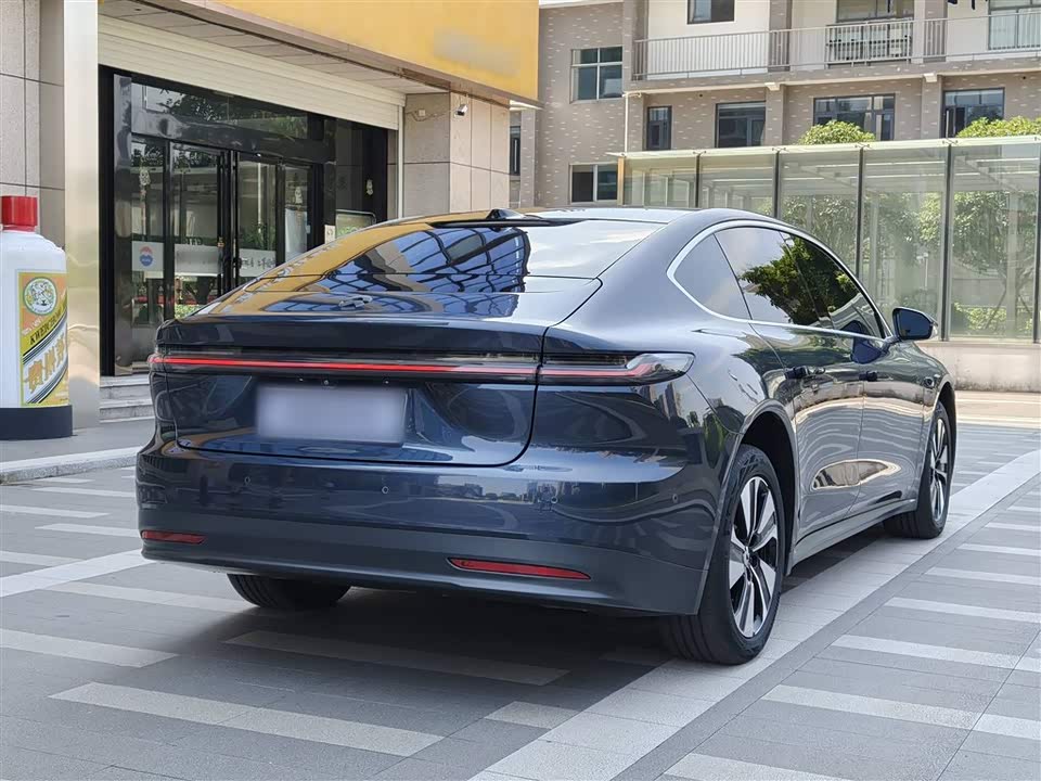 NIO ET7