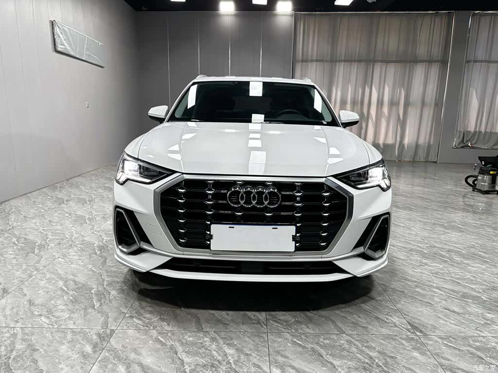 Audi Q3, 2022 2