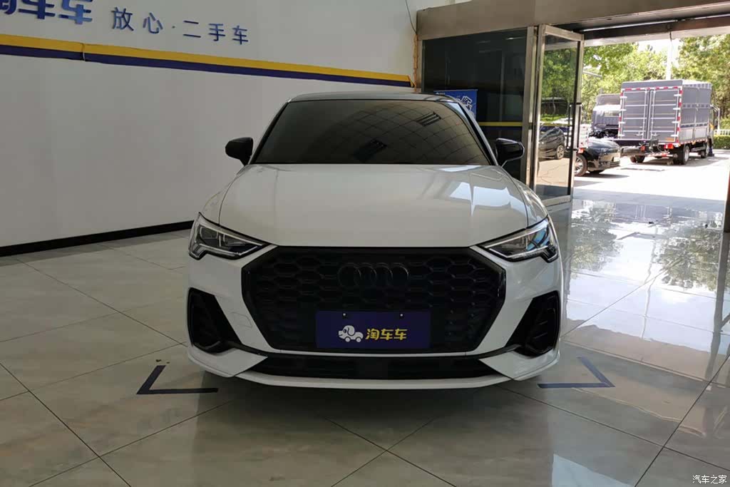 Audi Q3, 2023 2