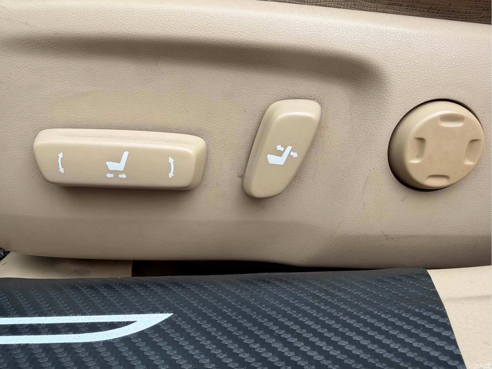 Toyota 2.5V, 2012 16