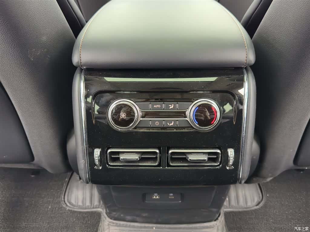 Lincoln Aviator, 2023 11