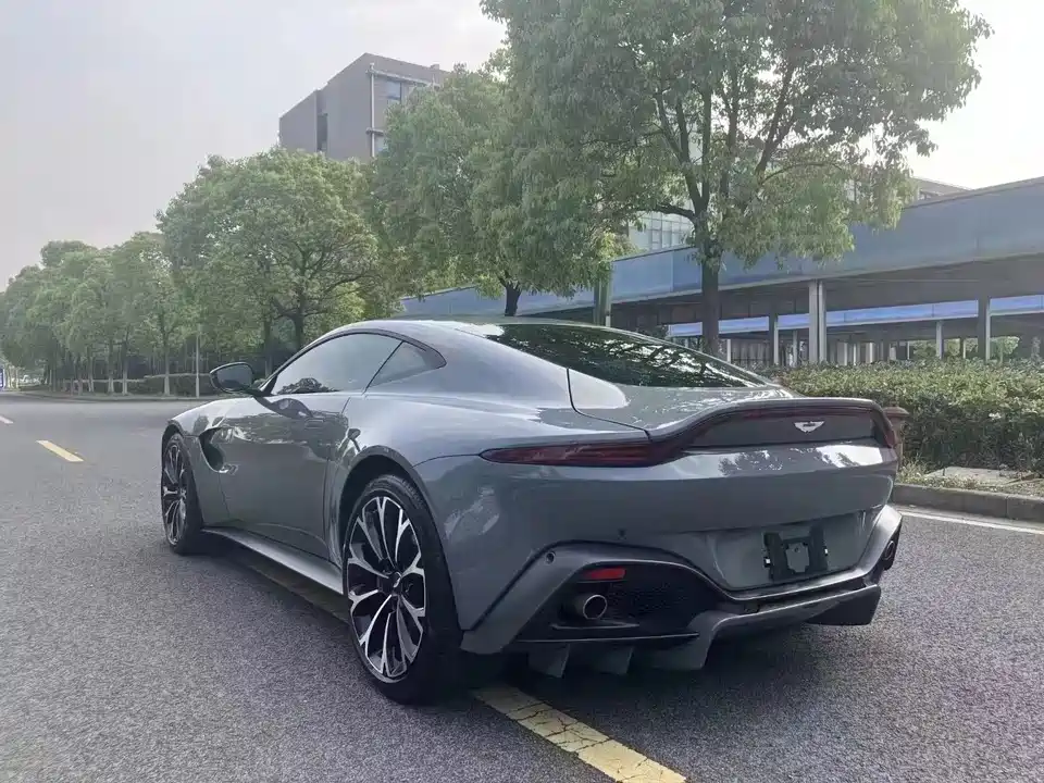 Aston Martin V8 Vantage