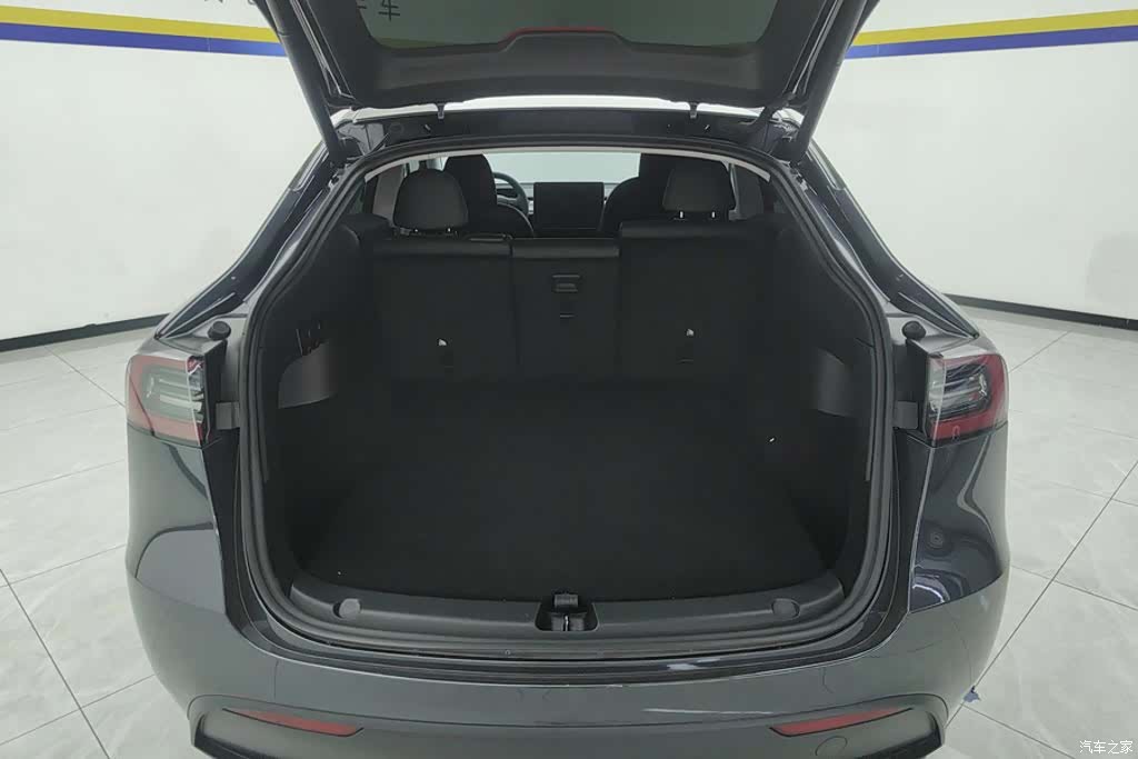 Tesla Model Y, 2024 4