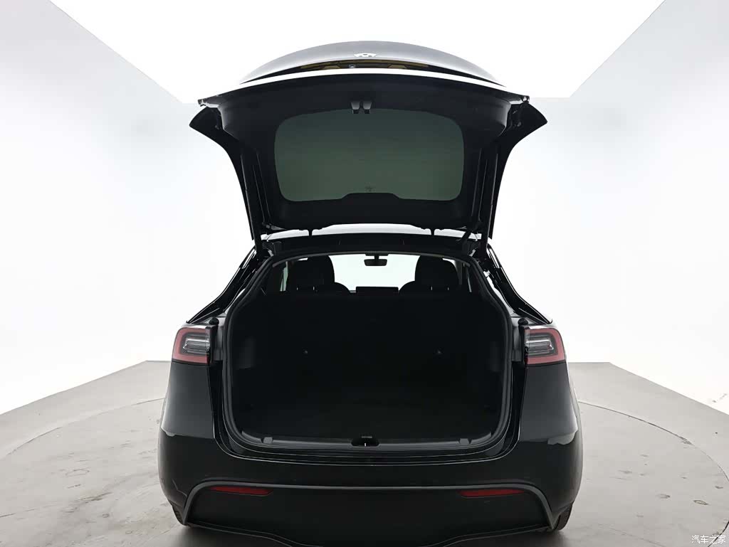 Tesla Model Y, 2023 10