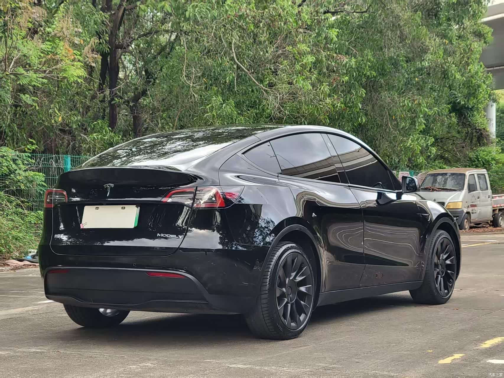 Tesla Model Y, 2023 14