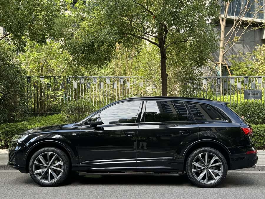 Audi Q7 2021, фото 3