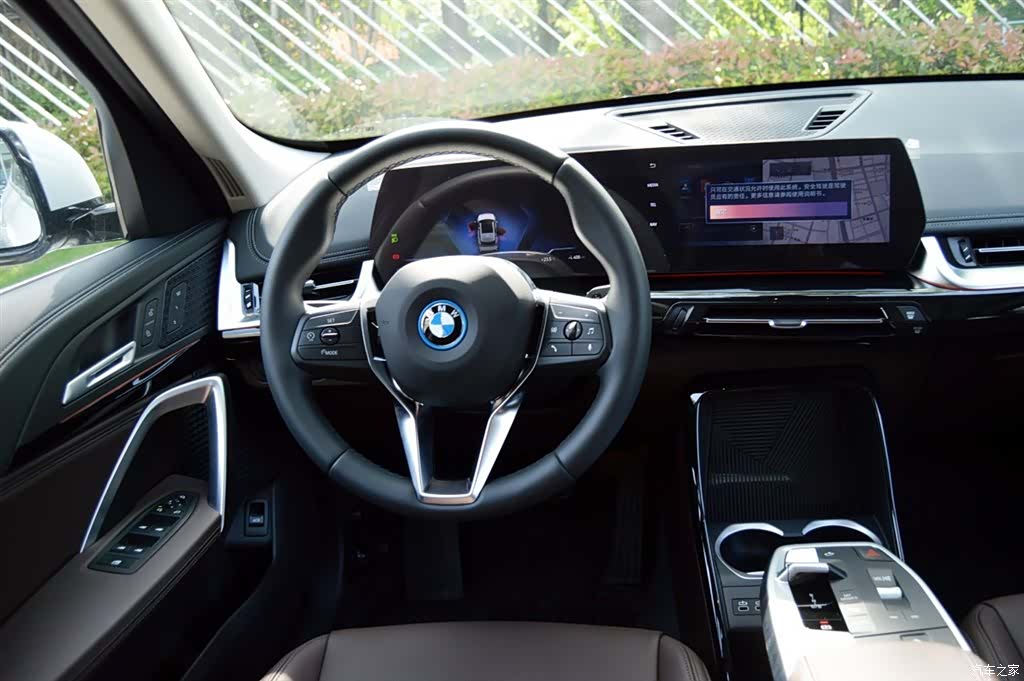 BMW iX1, 2025 12