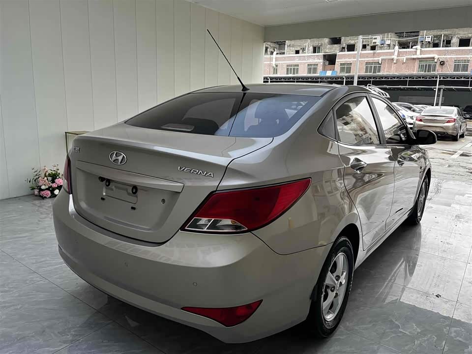 Hyundai Rena