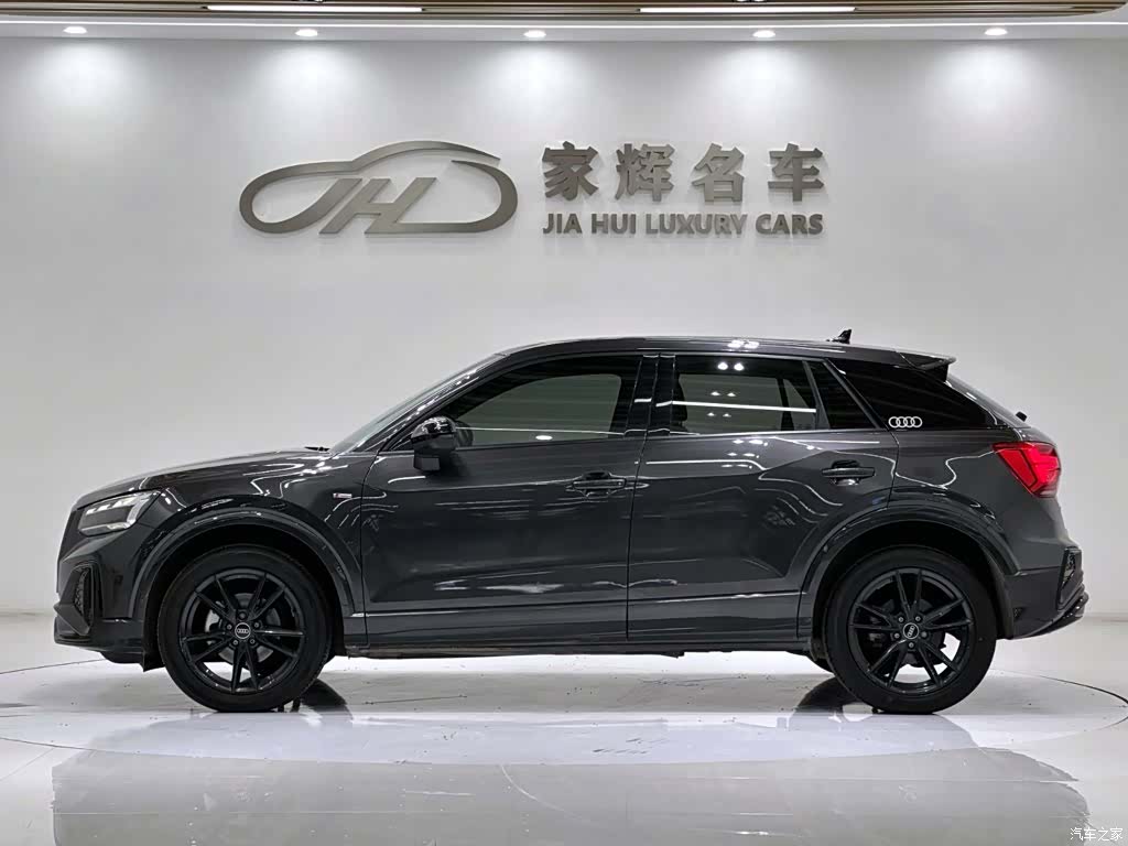 Audi Q2L, 2023 4