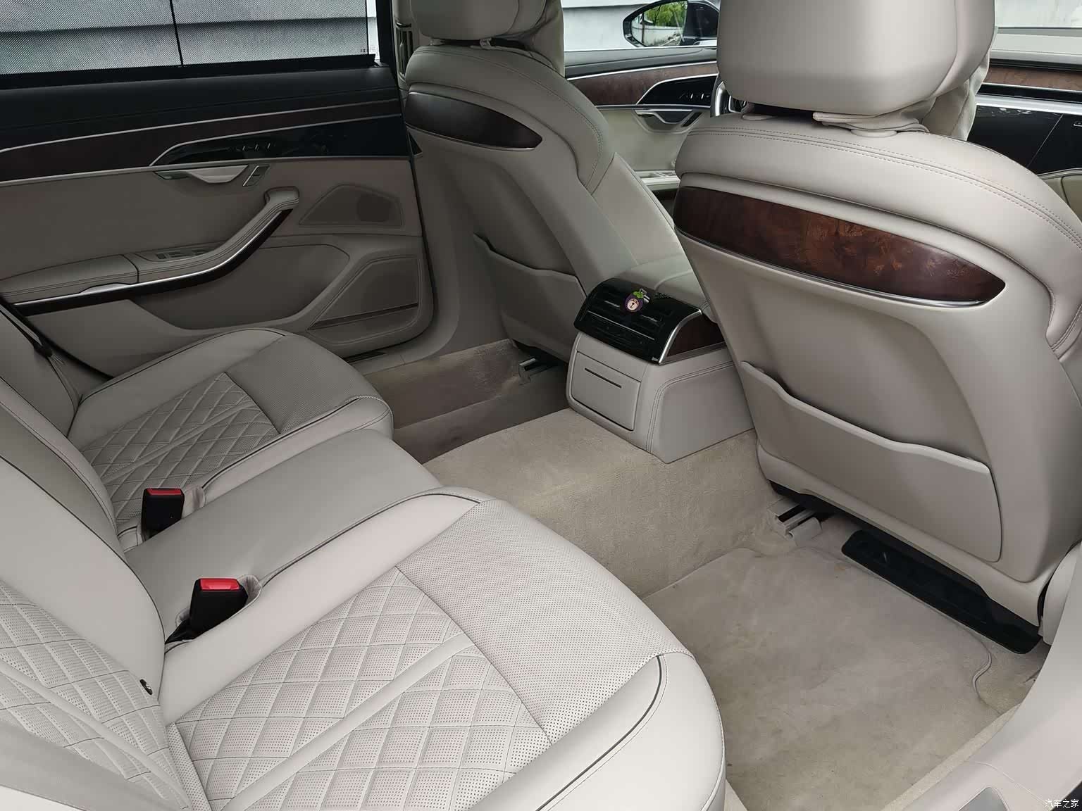 Audi A8L, 2026 10