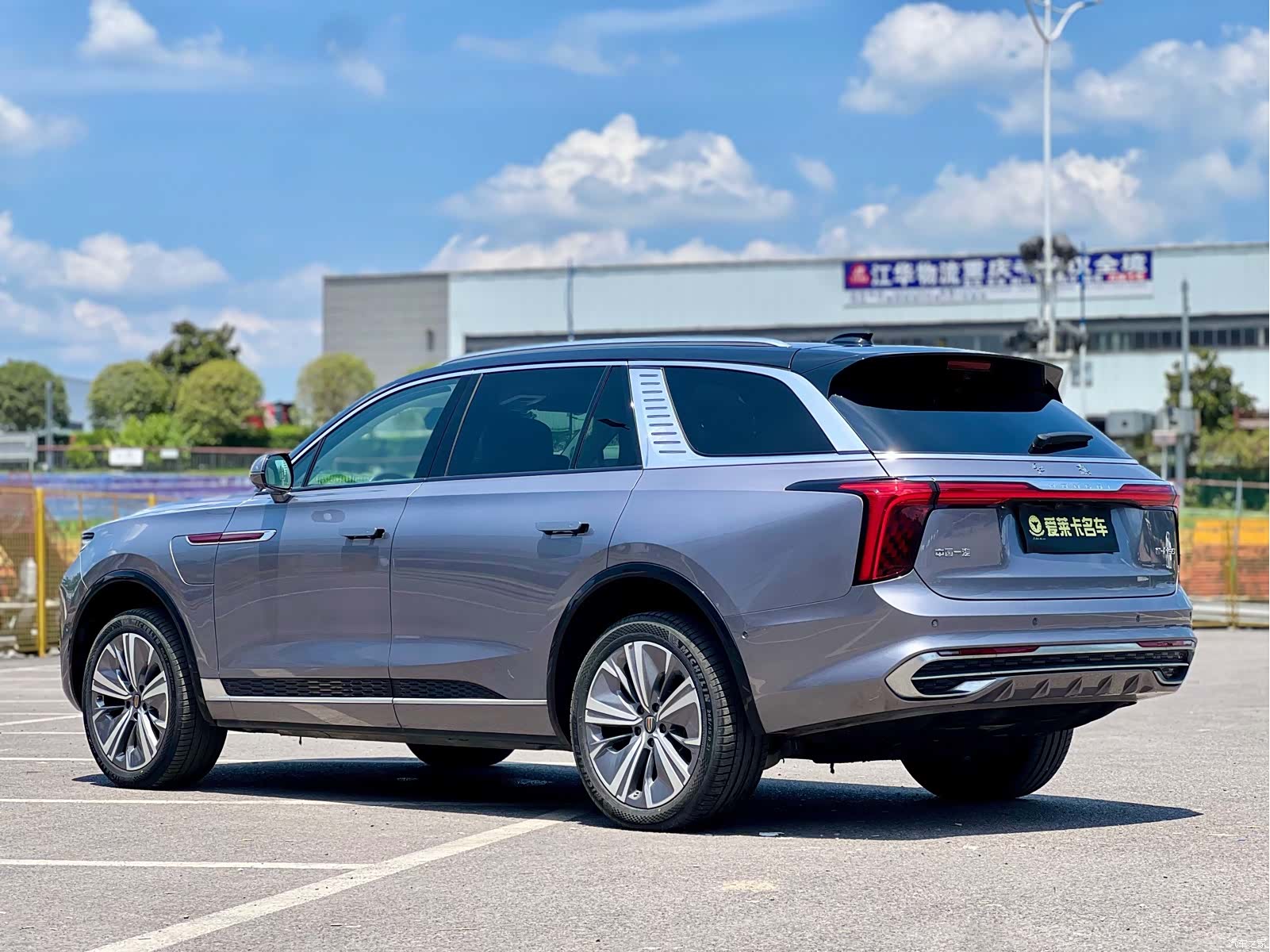 Hongqi E-HS9, 2021 3