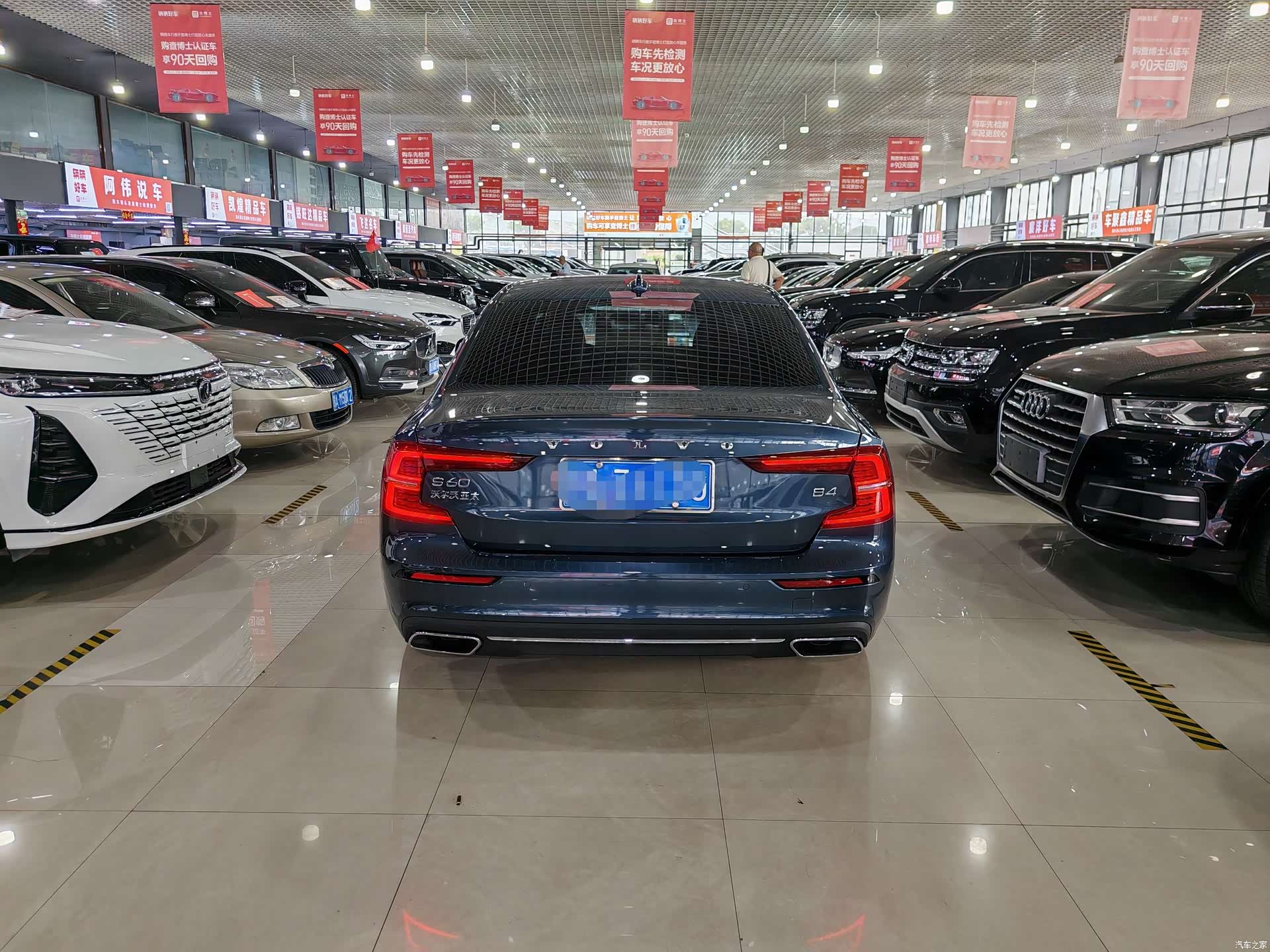 Volvo S60, 2022 все фото