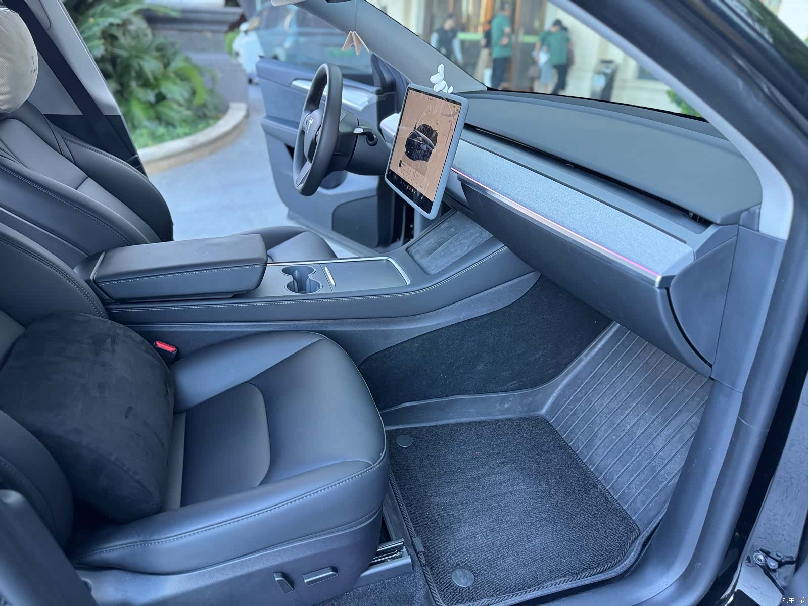 Tesla Model Y, 2024 6