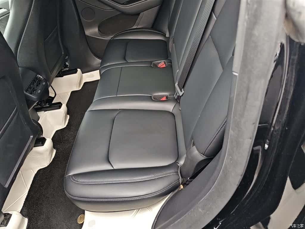 Tesla Model Y, 2023 17
