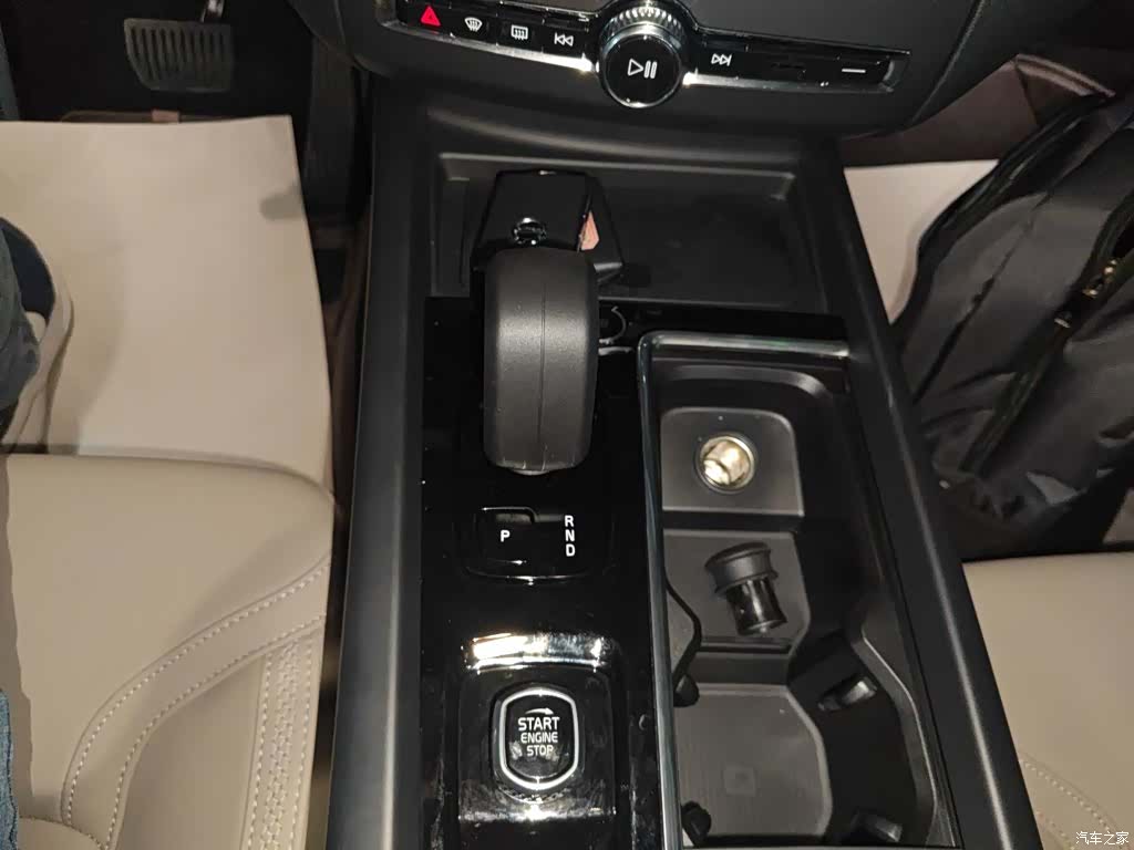 Volvo XC60, 2025 10