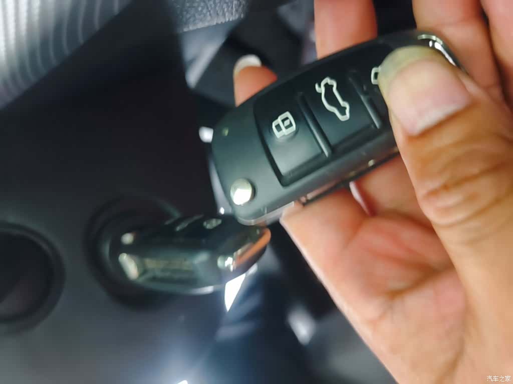 Audi Q2L, 2020 9