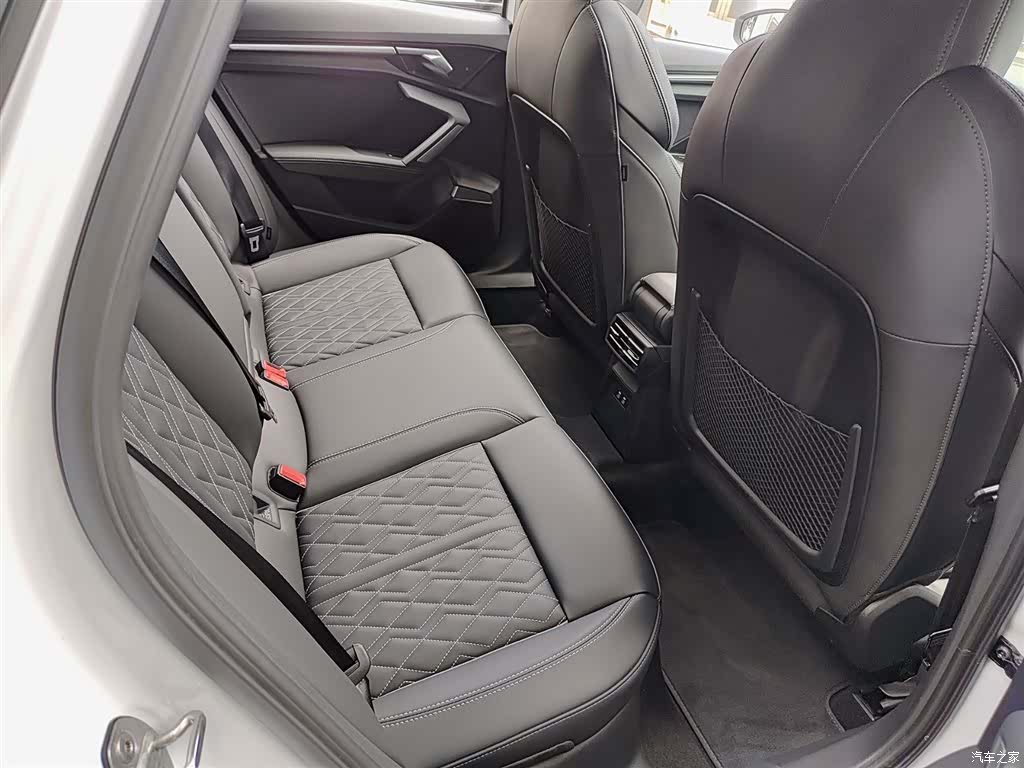 Audi Flying Spur, 2025 11