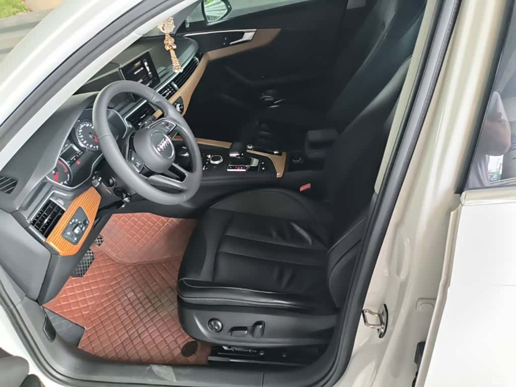 Audi A4L, 2019 15