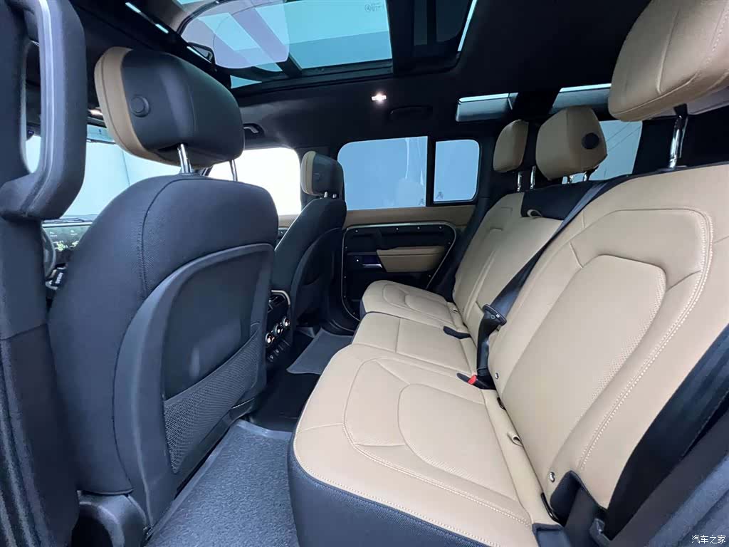 Land Rover Defender, 2025 27