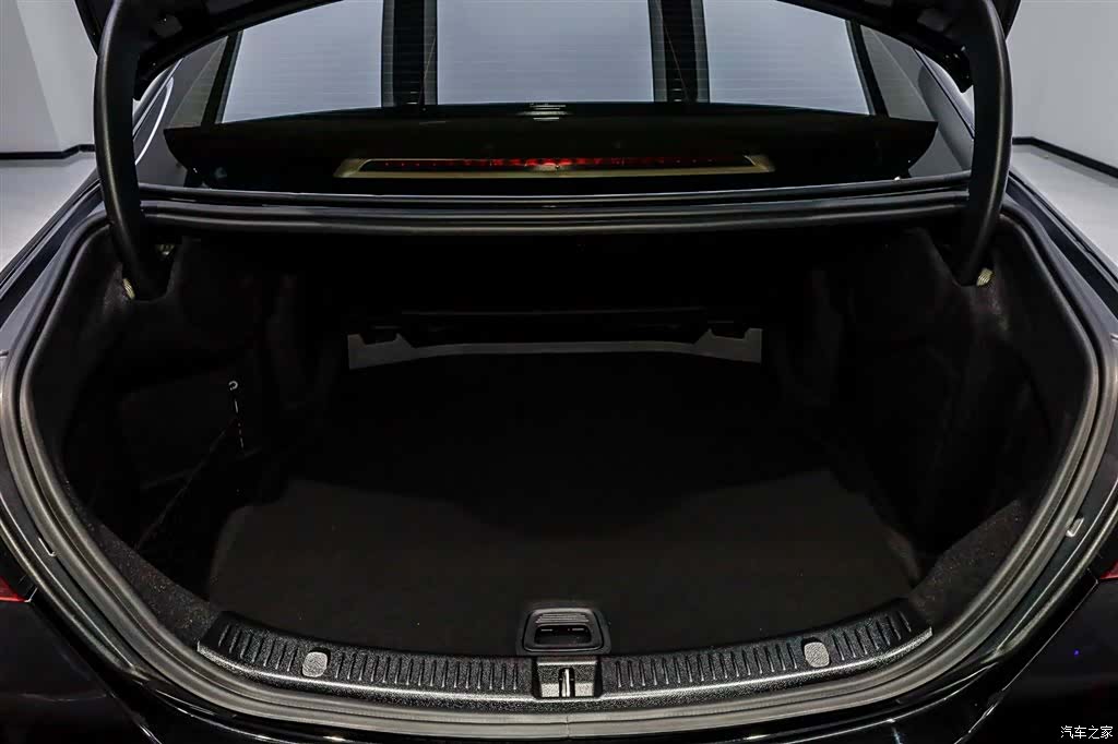Mercedes-Benz E-Class, 2021 13