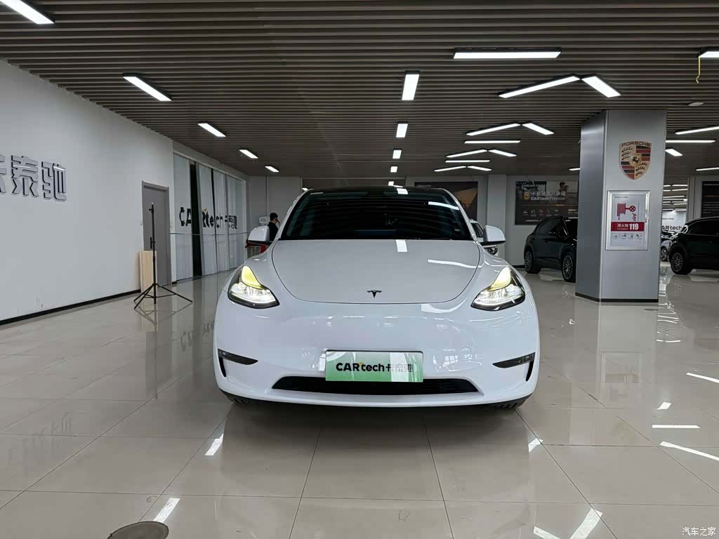 Tesla Model Y, 2021 3