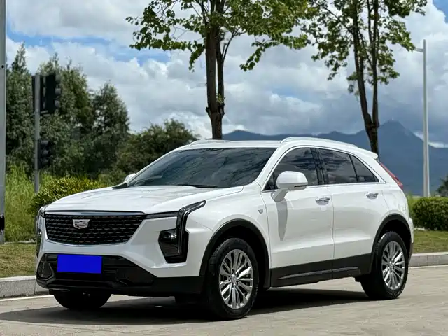Cadillac XT4 2023 — купить из Китая под заказ