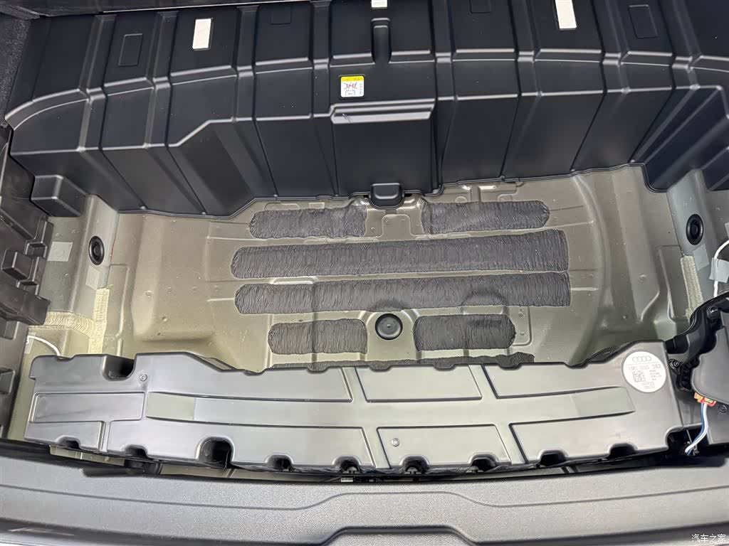 Audi Q5L, 2025 29