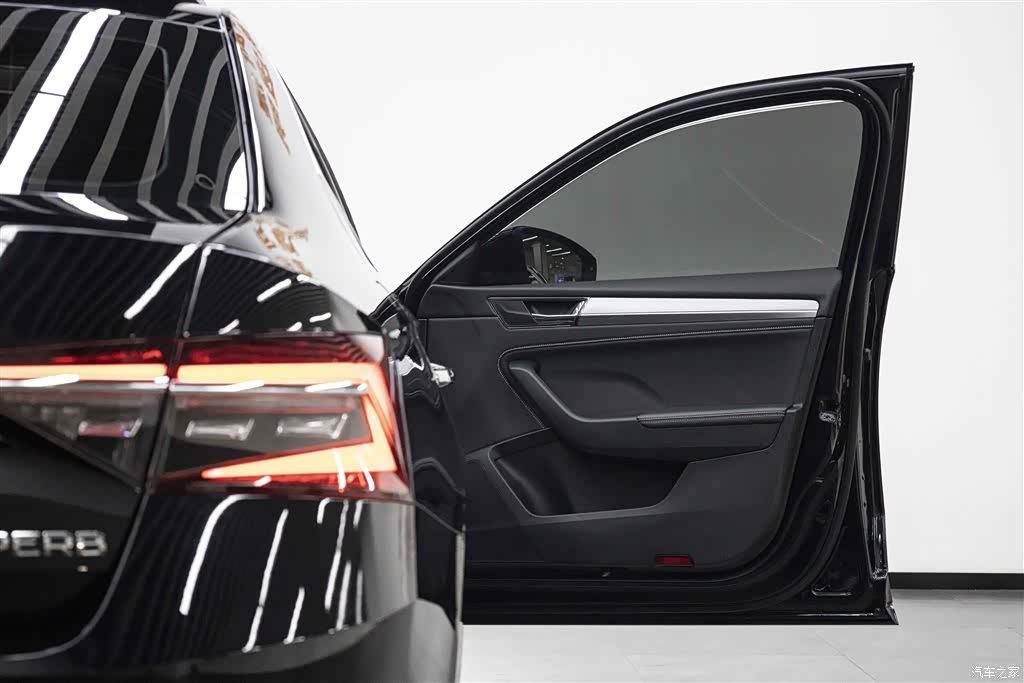 Skoda Superb, 2024 6