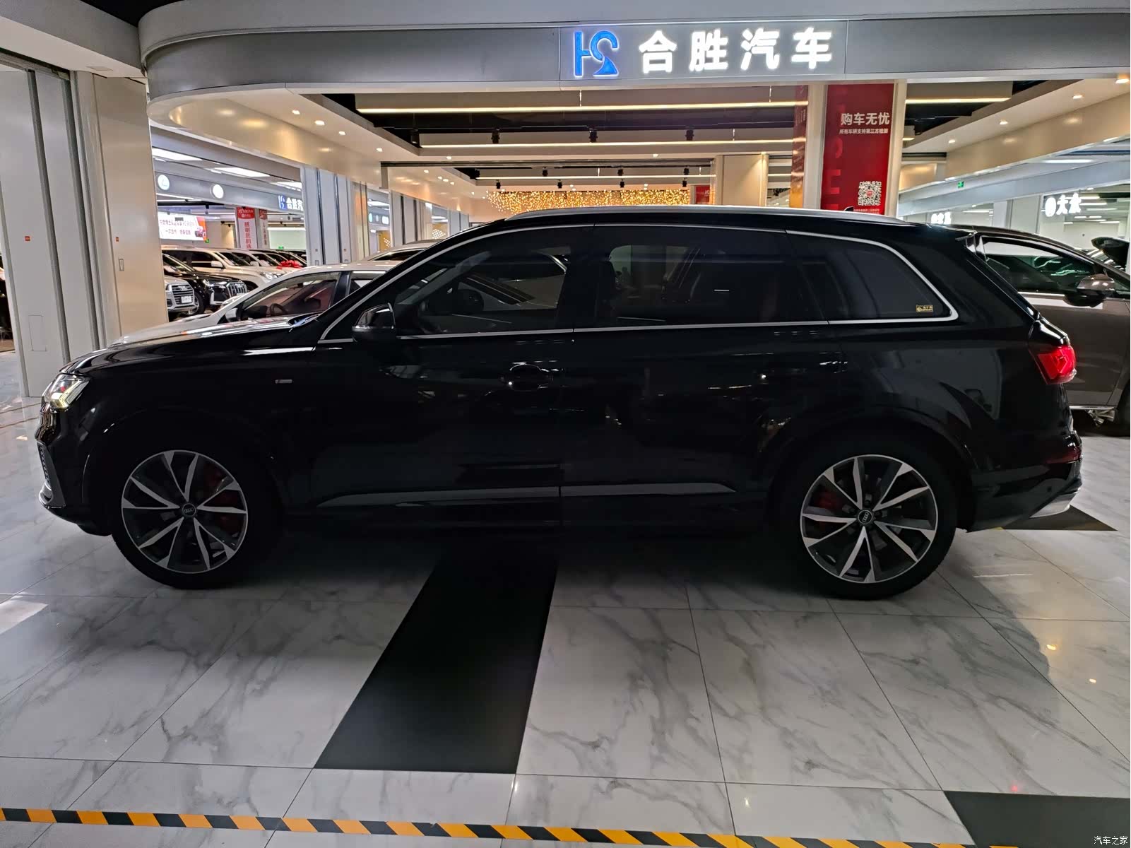 Audi Q7, 2022 все фото