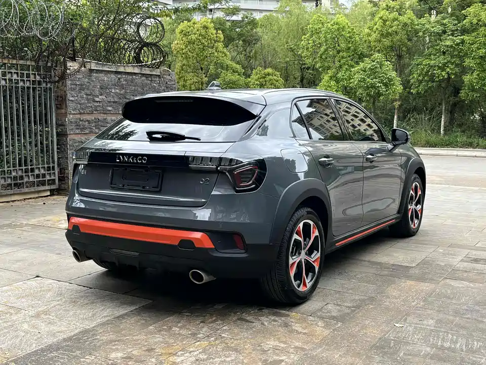 Lynk & Co 02