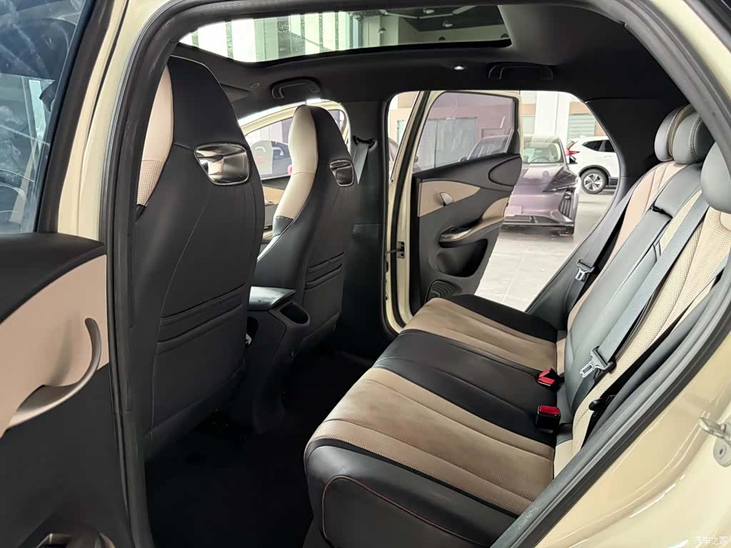 BYD Dolphin, 2023 12