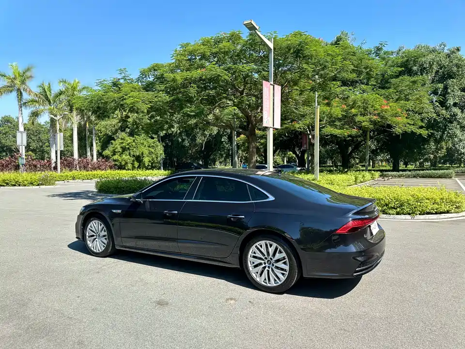 Audi A7L