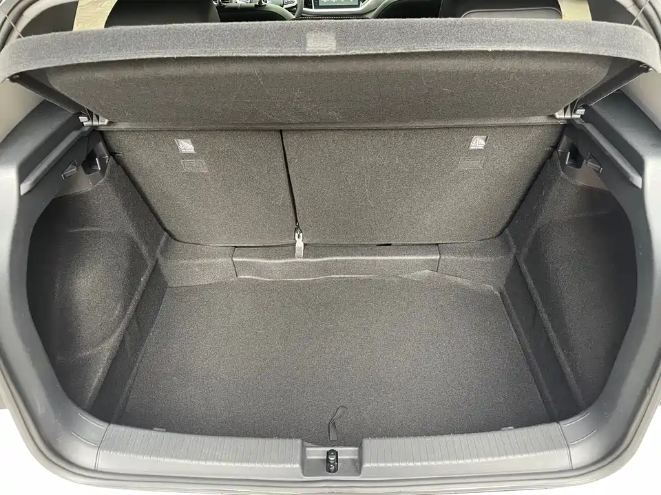 Volkswagen Exploring the shadow