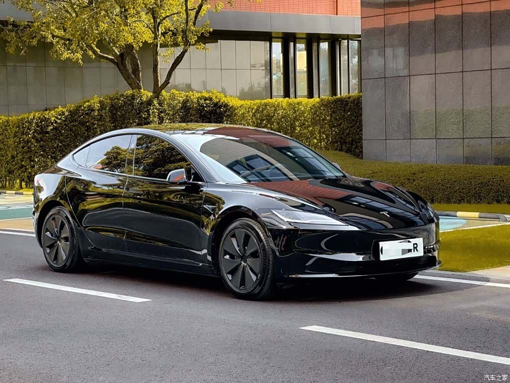 Tesla Model 3, 2024 4