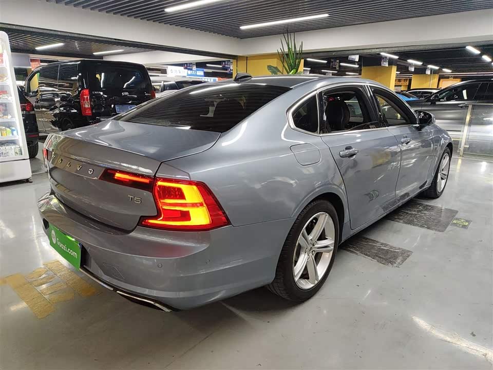 Volvo S90