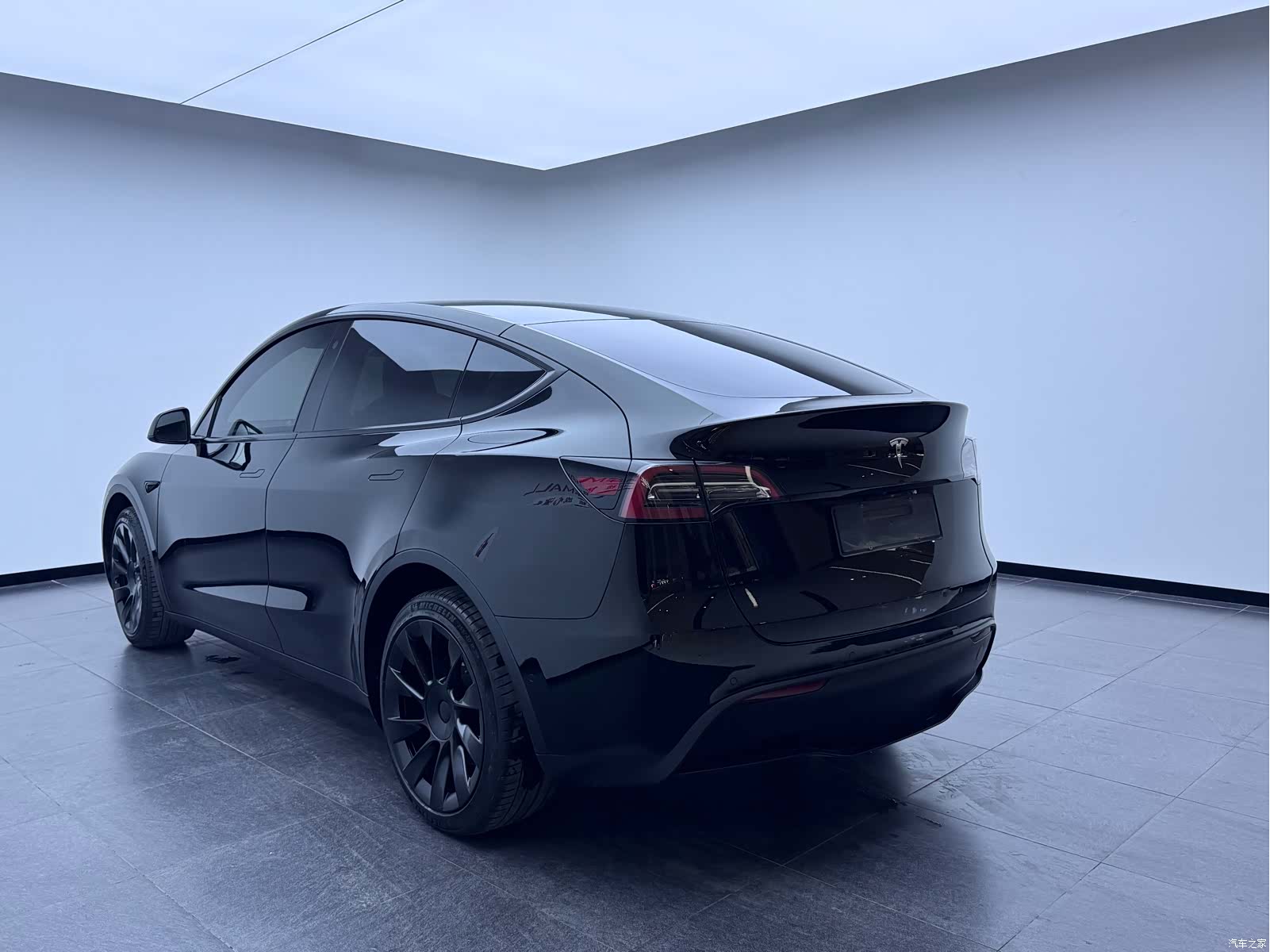 Tesla Model Y, 2023 3