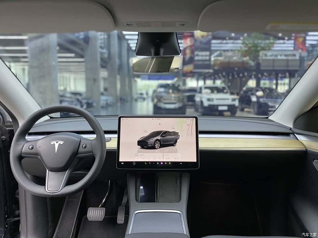 Tesla Model Y, 2023 7