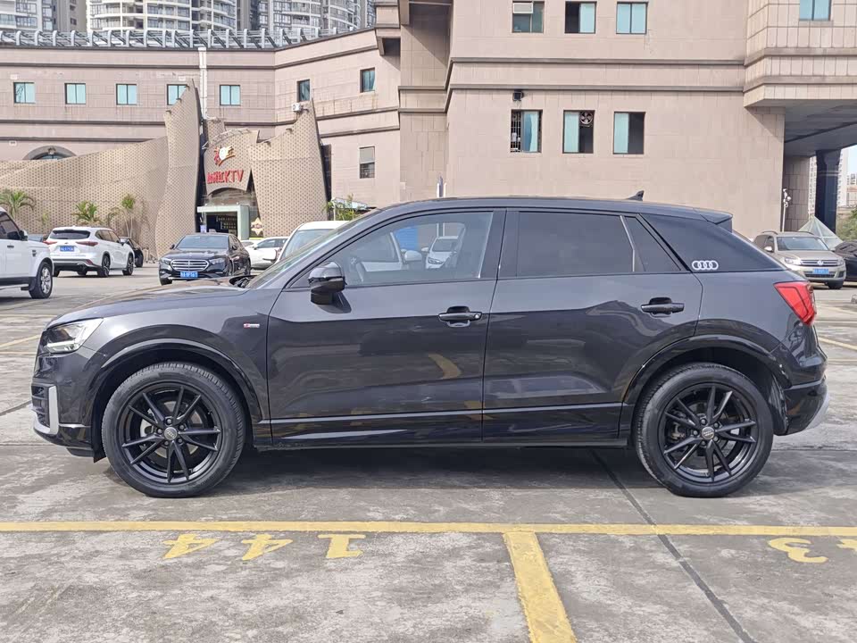 Audi Q2L
