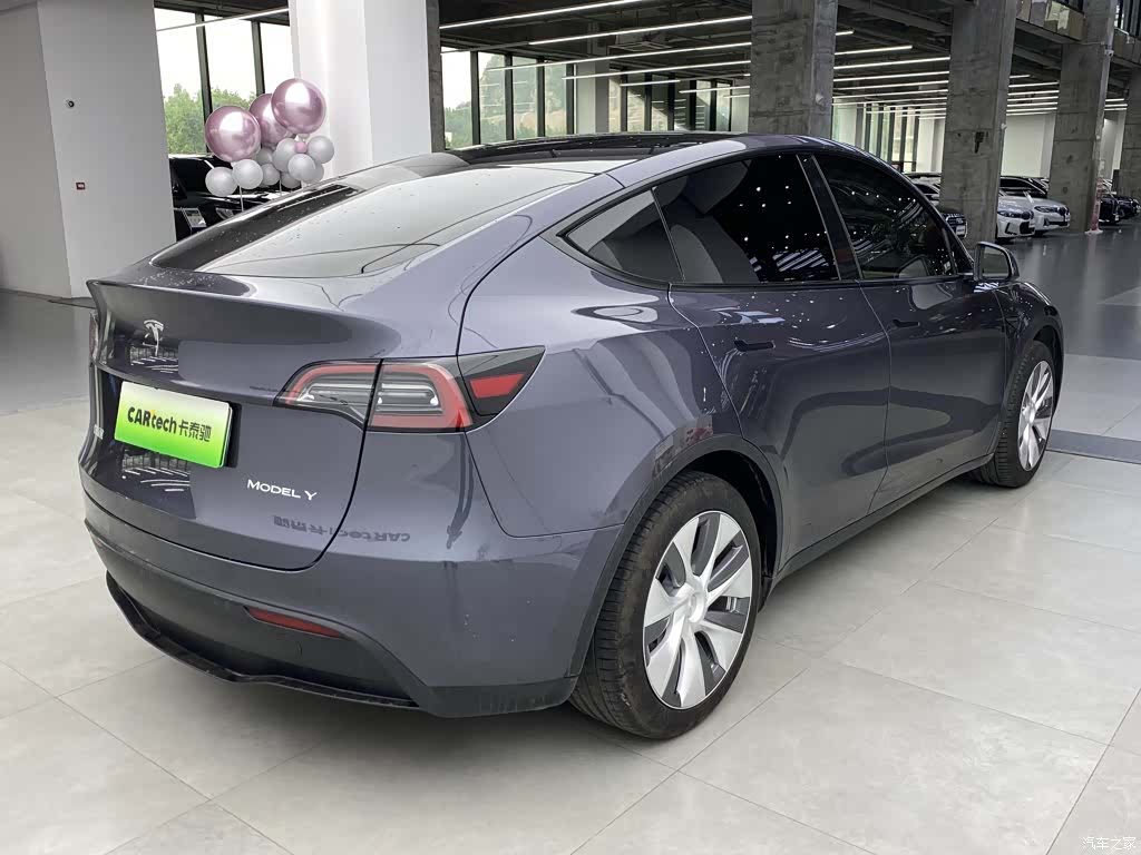Tesla Model Y, 2023 4