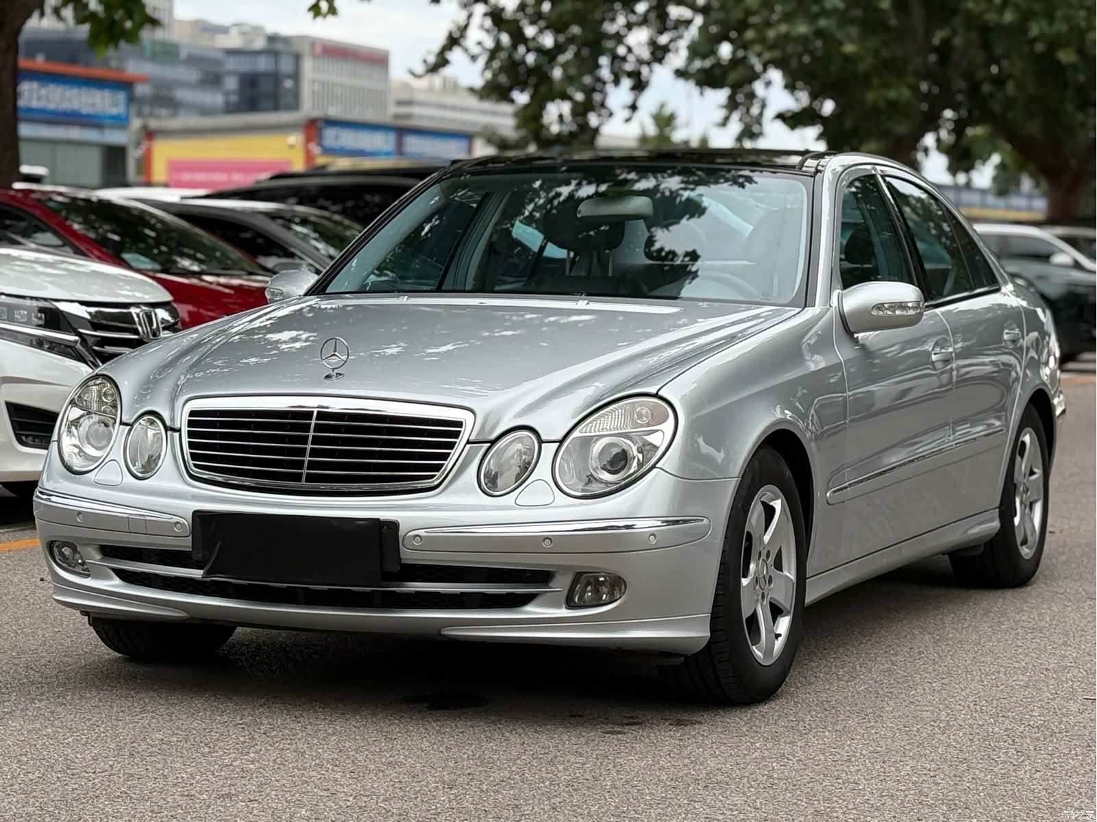 Mercedes-Benz E-Class, 2006 1