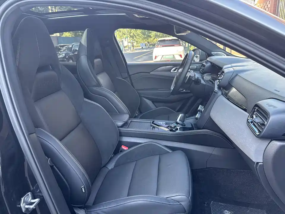 Lynk & Co 02 Hatchback